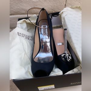 Badgley Mischka Diego black satin pump